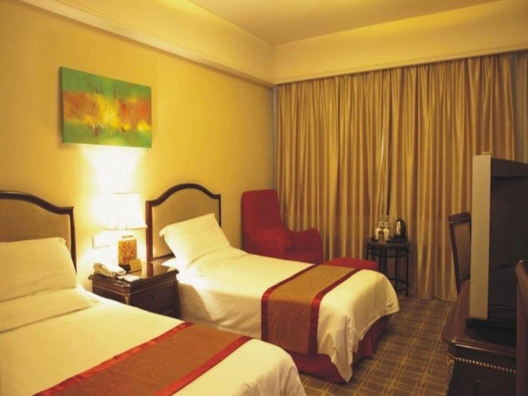 Days Frontier Pudong New International Exhibition Centre 4*