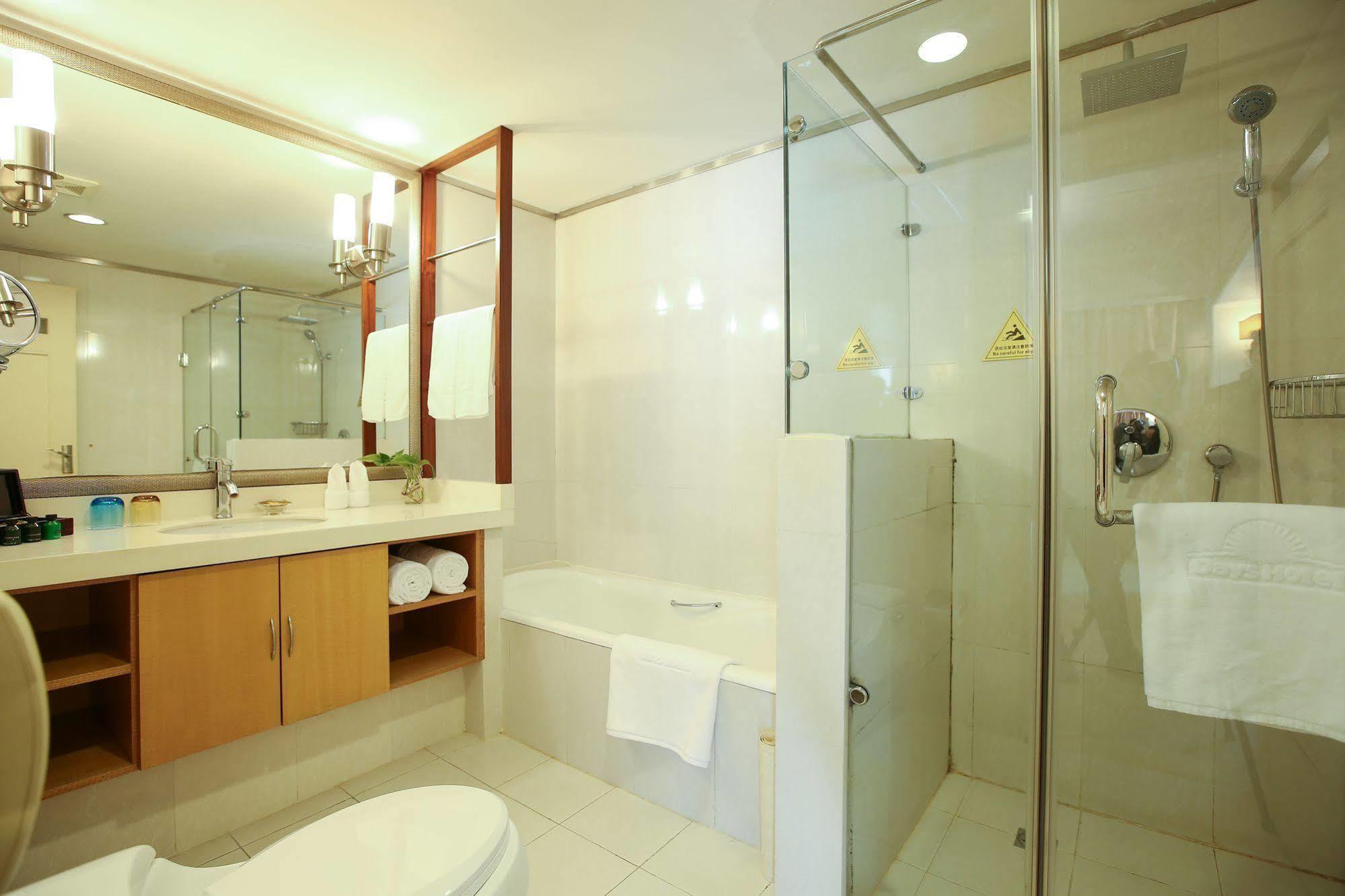 Days Frontier Pudong New International Exhibition Centre 4*