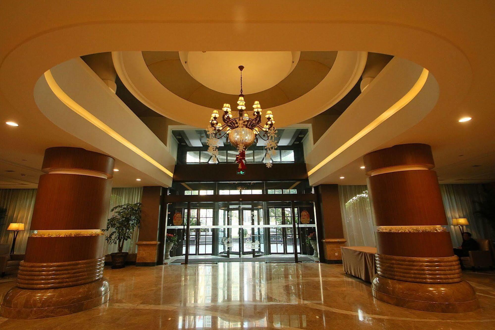 Hotel Days Frontier Pudong New International Exhibition Centre 4*