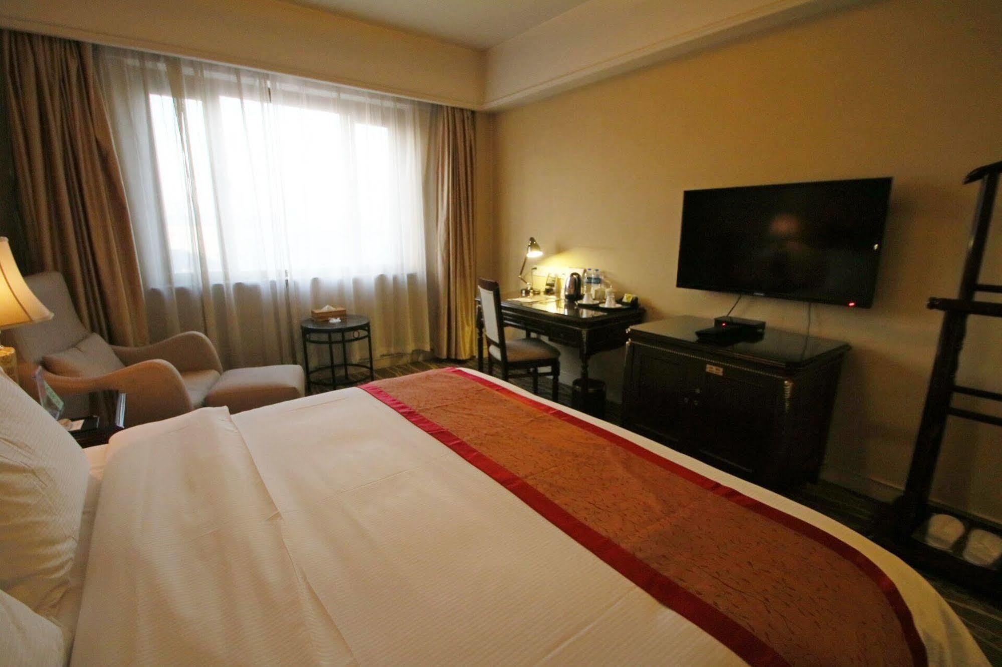 Days Frontier Pudong New International Exhibition Centre Hotel 4*
